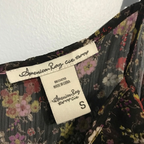 American Rags Floral Top - Picture 3 of 3